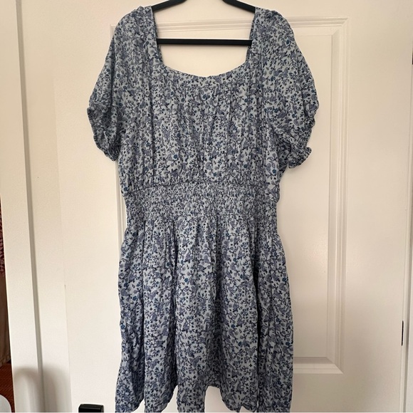 Old Navy 2X Mini Floral Smocked Dress in Blue Ditsy Floral Print - Flirty Boho - Picture 4 of 9